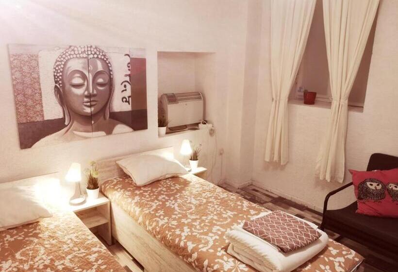 اتاق استاندارد, Pijama House