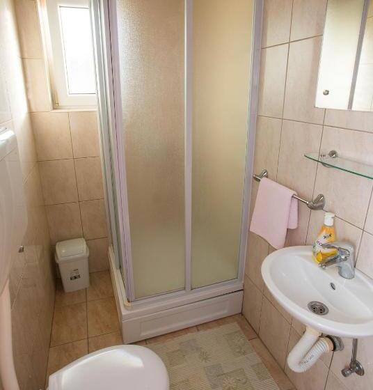 اتاق راحتی سه تخته, Rooms Ivana