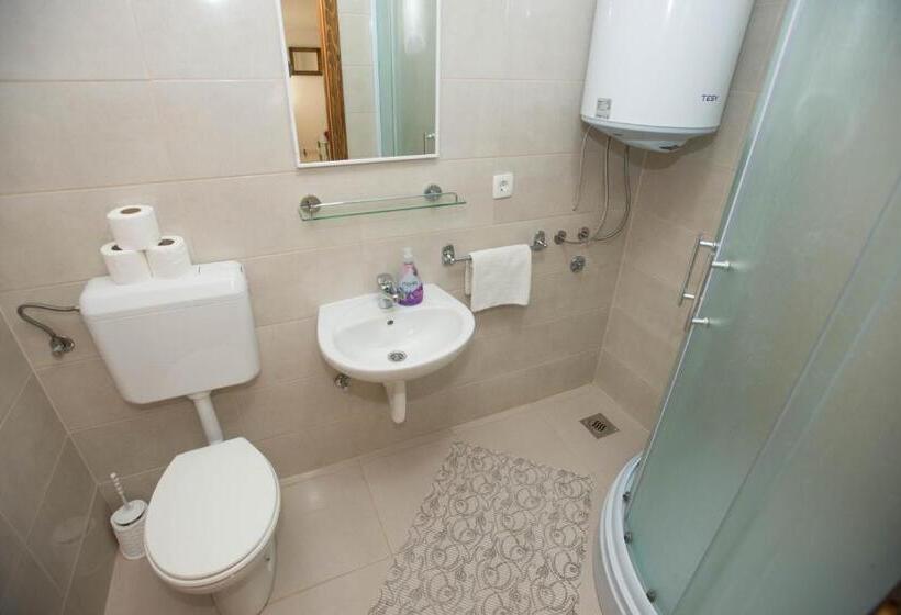 اتاق استاندارد سه تخته با بالکن, Rooms Ivana