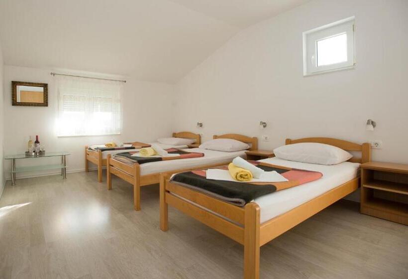 اتاق استاندارد سه تخته با بالکن, Rooms Ivana