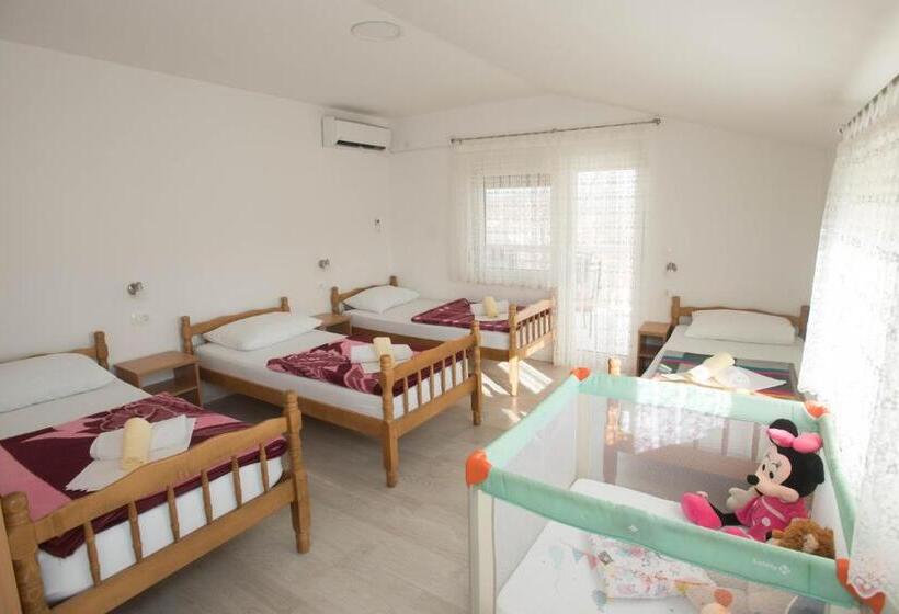اتاق خانوادگی, Rooms Ivana