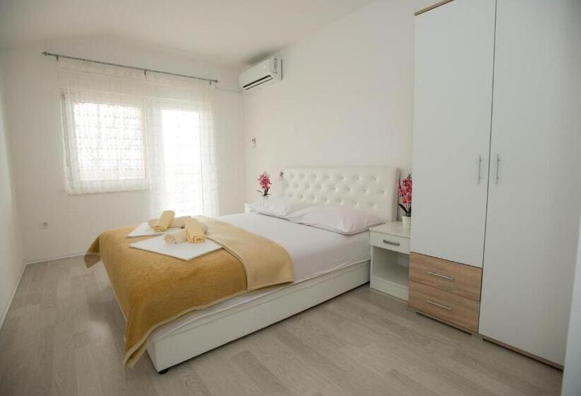 اتاق لوکس با بالکن, Rooms Ivana
