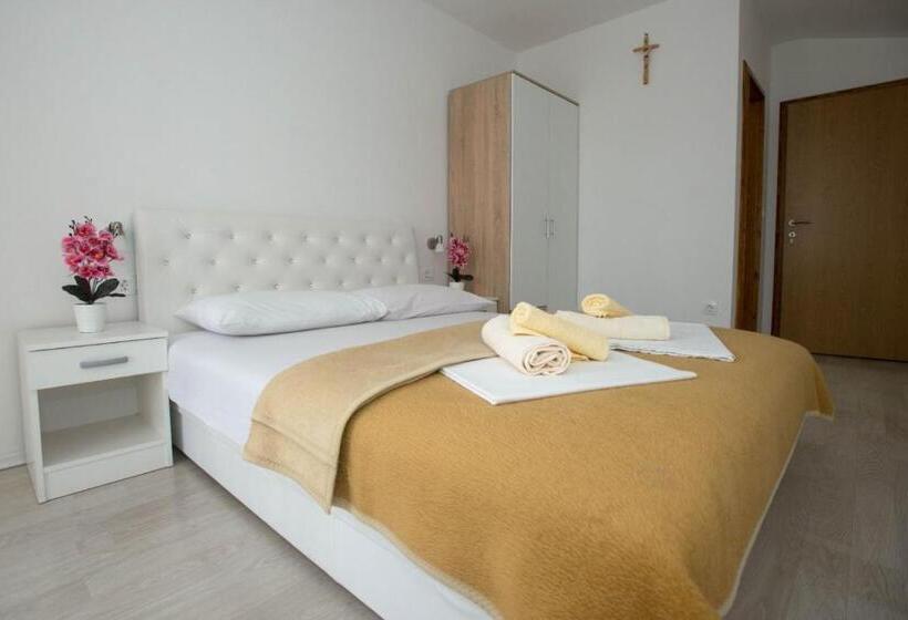 اتاق لوکس با بالکن, Rooms Ivana