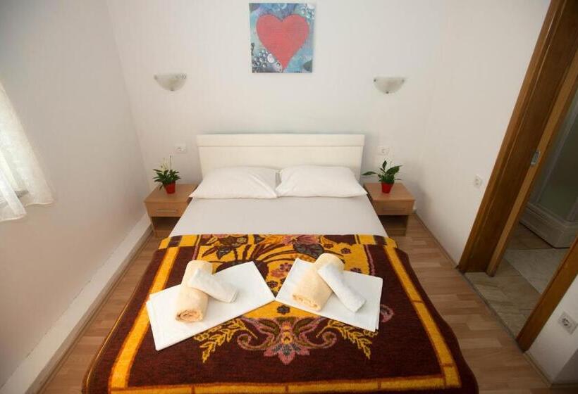 اتاق اکونومی, Rooms Ivana