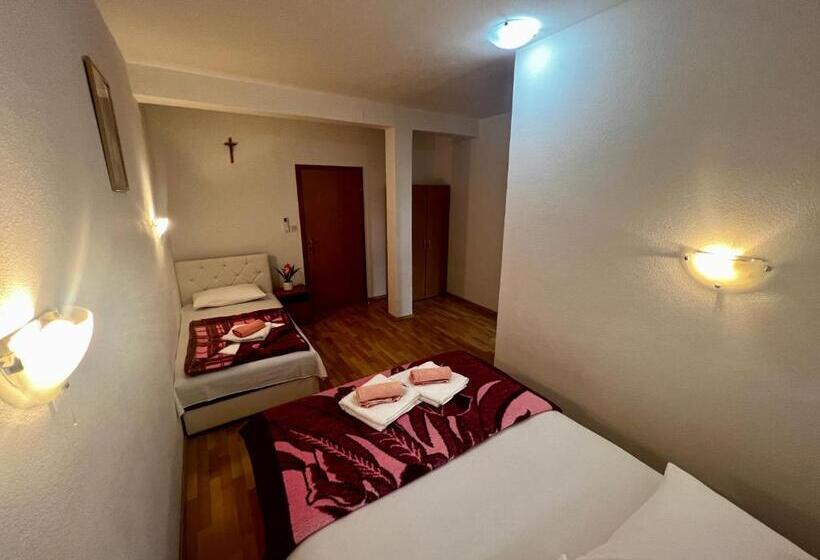 اتاق راحتی سه تخته, Rooms Ivana