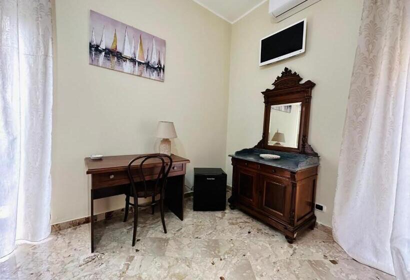 اتاق لوکس با بالکن, B&b   Piazza Grande