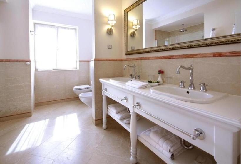 اتاق سوپریور با چشم‌انداز دریا و بالکن, Luxury Rooms Villa Jadranka