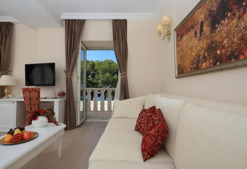 اتاق سوپریور با چشم‌انداز دریا و بالکن, Luxury Rooms Villa Jadranka