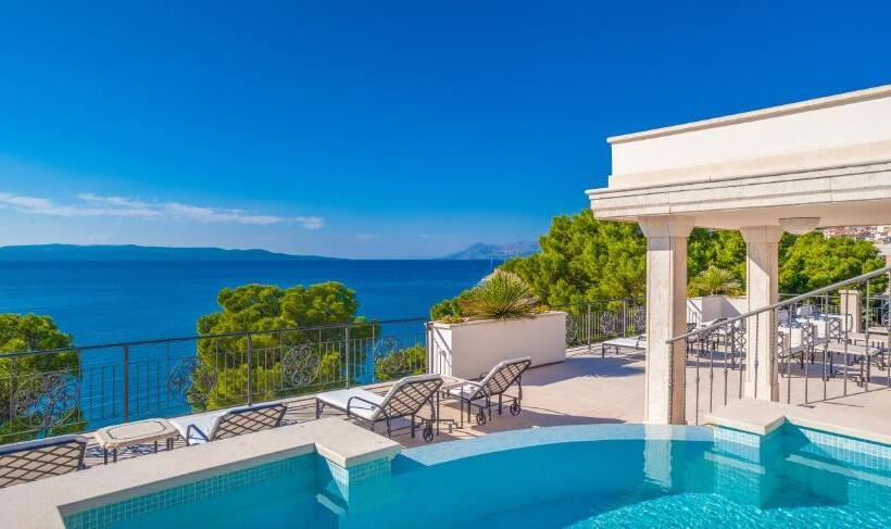 اتاق لوکس با بالکن و چشم‌انداز دریا, Luxury Rooms Villa Jadranka