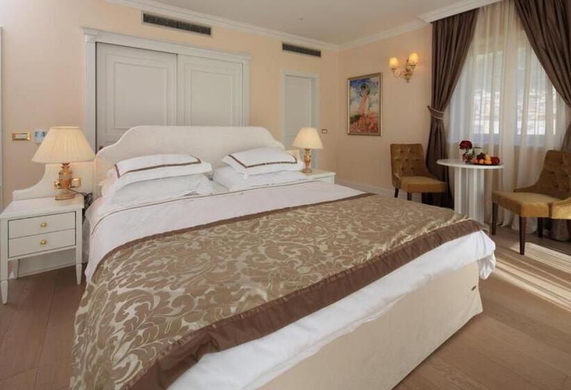 اتاق لوکس با بالکن و چشم‌انداز دریا, Luxury Rooms Villa Jadranka