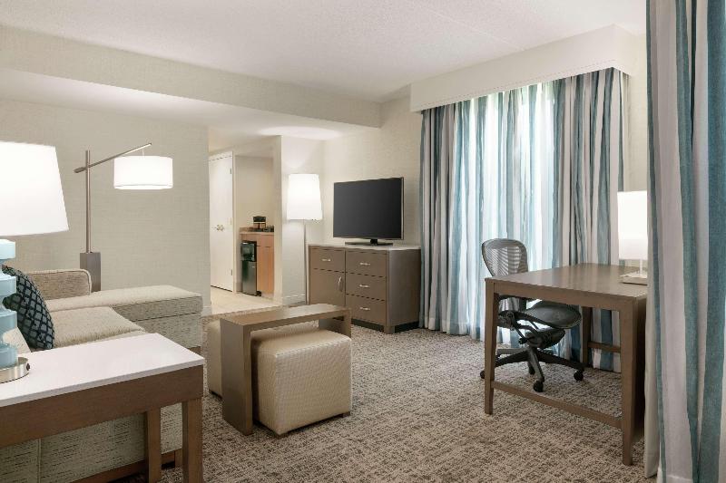 带大床的套房, Embassy Suites By Hilton Philadelphia Valley Forge