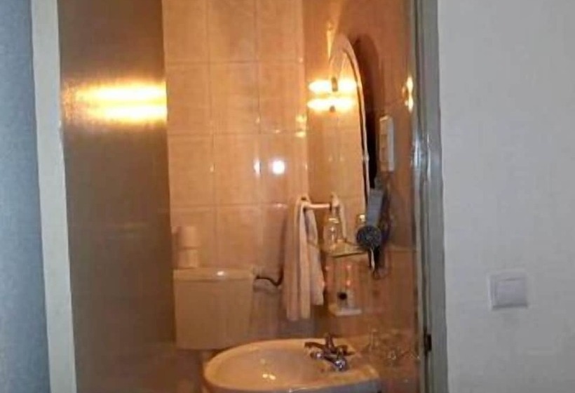 اتاق استاندارد سه نفره, Residencial Moçambique