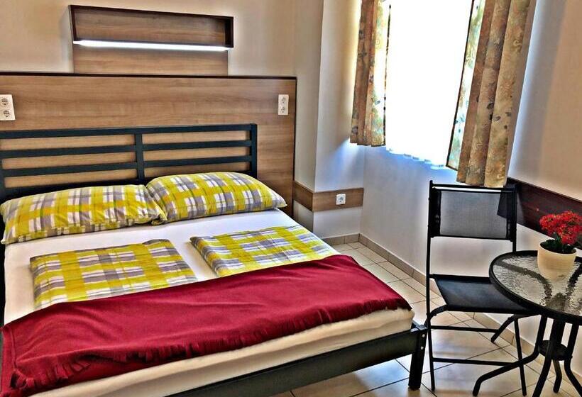 Economy Studio, Süle Apartments & Rooms