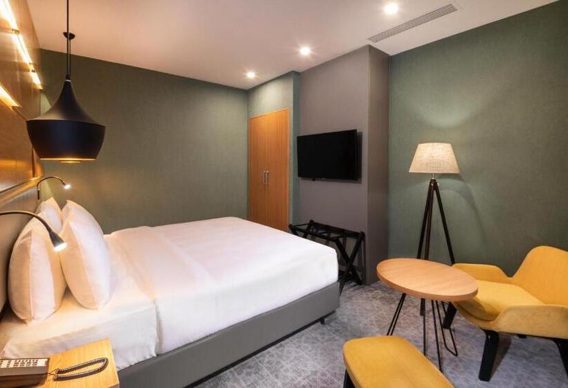 سوئیت با تخت بزرگ, Holiday Inn Yerevan   Republic Square, An Ihg