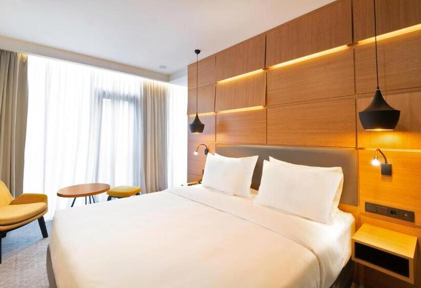 سوئیت با تخت بزرگ, Holiday Inn Yerevan   Republic Square, An Ihg