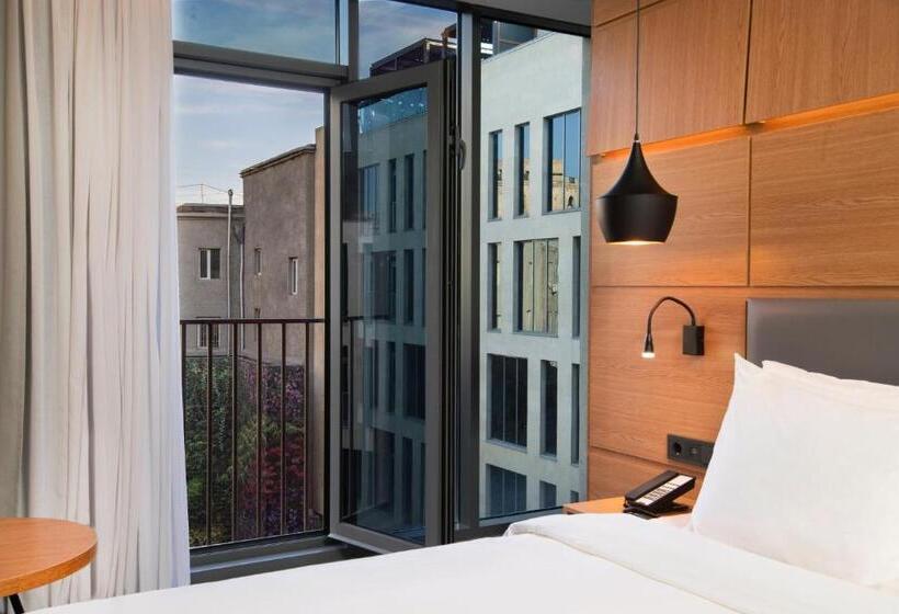 سوئیت با تخت بزرگ, Holiday Inn Yerevan   Republic Square, An Ihg