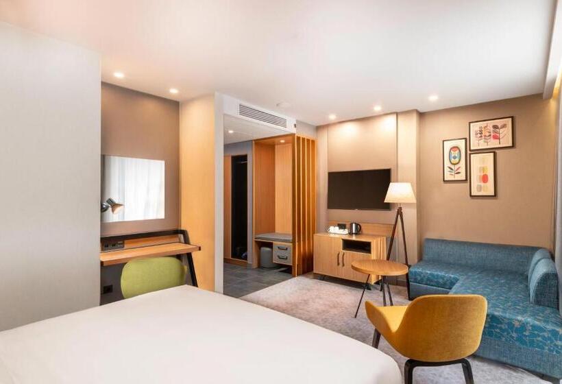 سوئیت با تخت بزرگ, Holiday Inn Yerevan   Republic Square, An Ihg