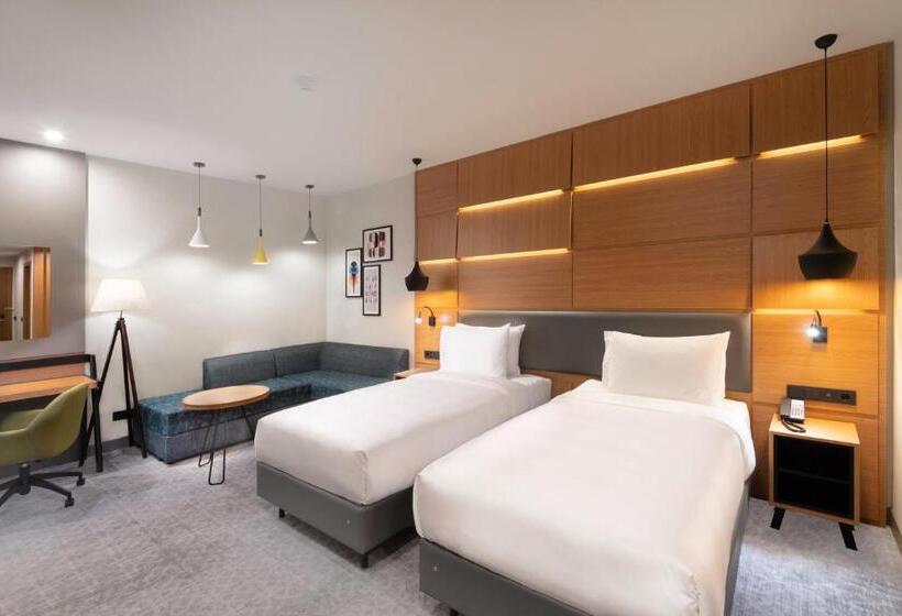 سوئیت با تخت بزرگ, Holiday Inn Yerevan   Republic Square, An Ihg