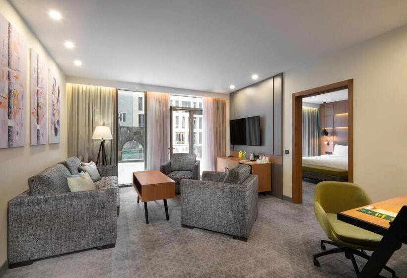 سوئیت با تخت بزرگ, Holiday Inn Yerevan   Republic Square, An Ihg