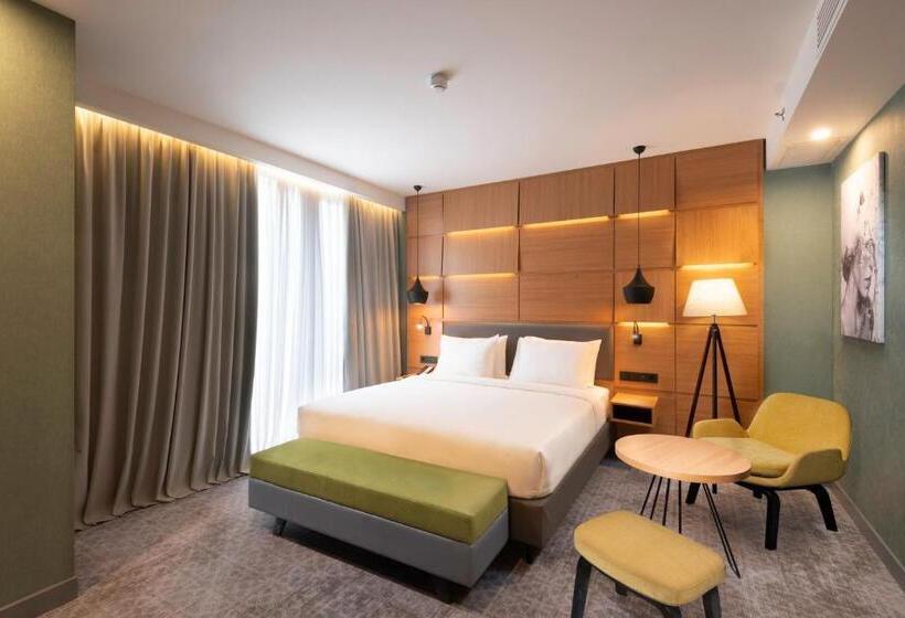 سوئیت با تخت بزرگ, Holiday Inn Yerevan   Republic Square, An Ihg