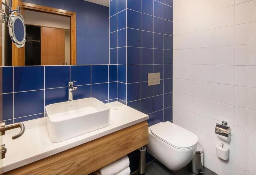 سوئیت با تخت بزرگ, Holiday Inn Yerevan   Republic Square, An Ihg