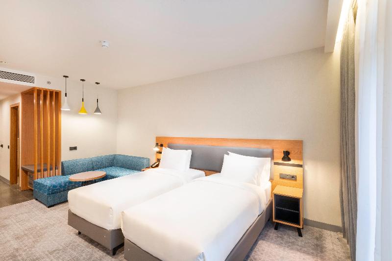 سوئیت با تخت بزرگ, Holiday Inn Yerevan   Republic Square, An Ihg