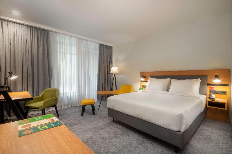 سوئیت با تخت بزرگ, Holiday Inn Yerevan   Republic Square, An Ihg