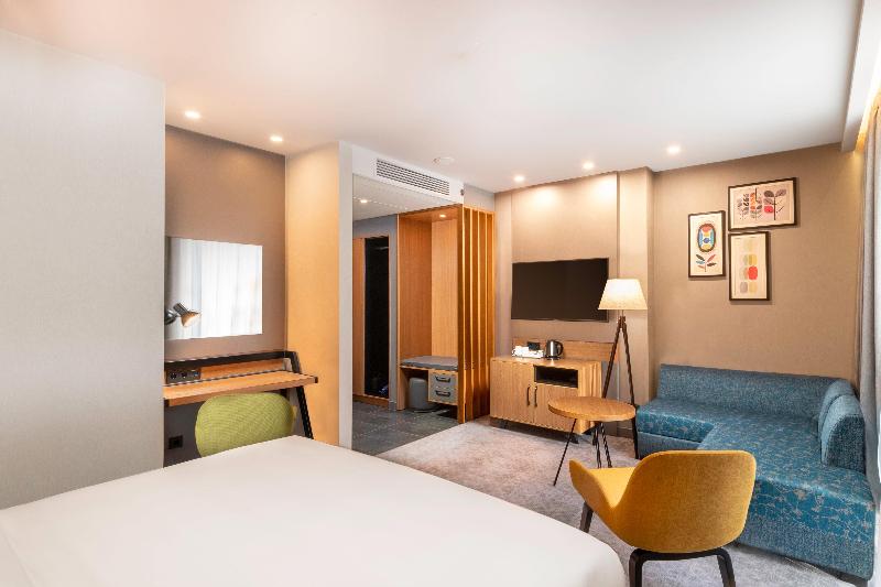 سوئیت با تخت بزرگ, Holiday Inn Yerevan   Republic Square, An Ihg