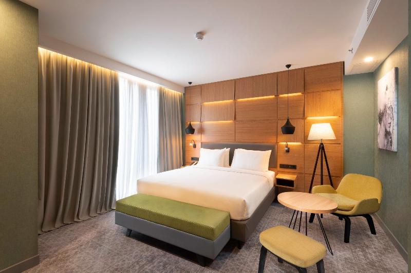 اتاق اجرایی با تخت بزرگ, Holiday Inn Yerevan   Republic Square, An Ihg