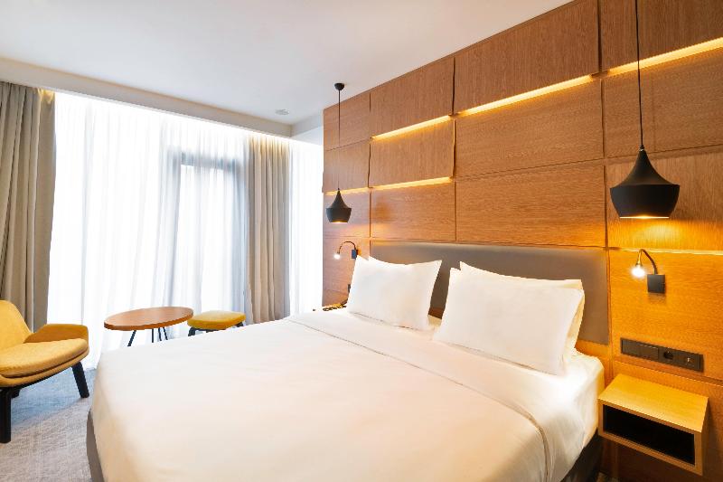 سوئیت با تخت بزرگ, Holiday Inn Yerevan   Republic Square, An Ihg