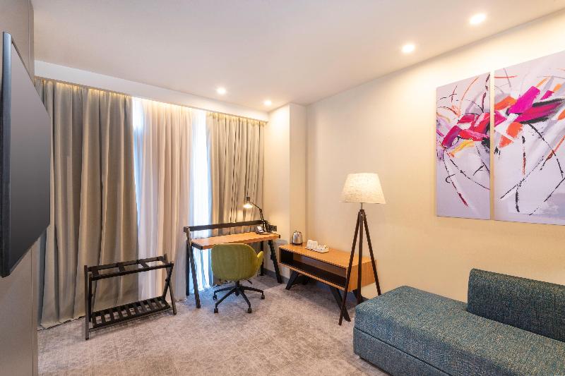 سوئیت با تخت بزرگ, Holiday Inn Yerevan   Republic Square, An Ihg
