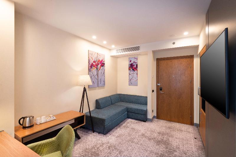 سوئیت با تخت بزرگ, Holiday Inn Yerevan   Republic Square, An Ihg