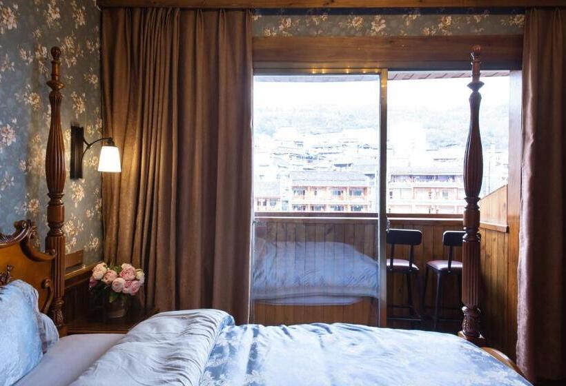 اتاق استاندارد با چشم‌انداز رودخانه, Flower Time Inn