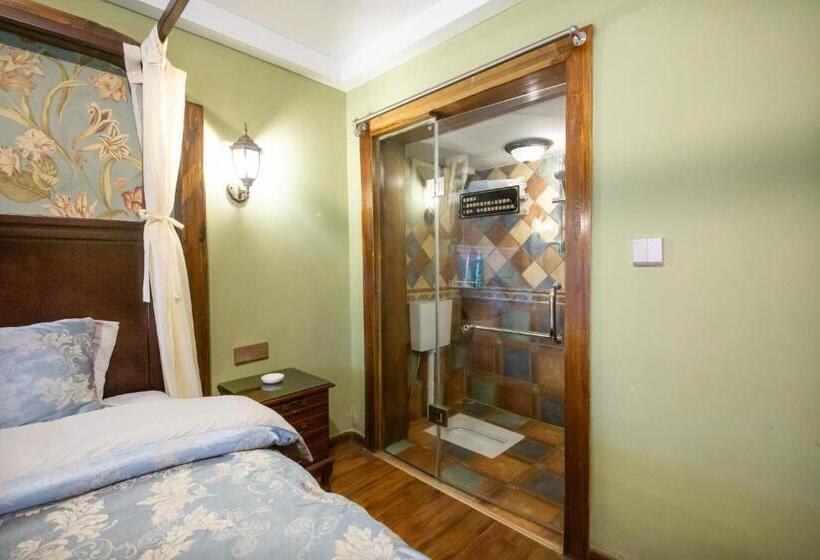 اتاق استاندارد با چشم‌انداز رودخانه, Flower Time Inn