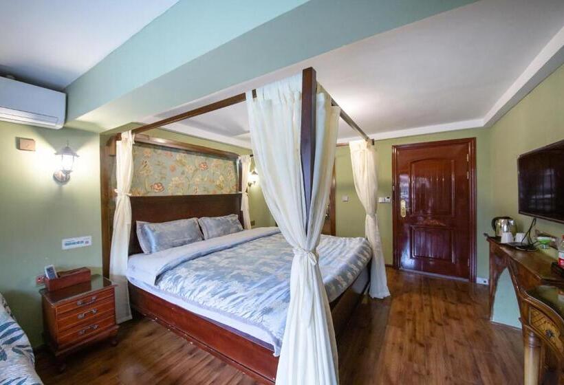 اتاق استاندارد با چشم‌انداز رودخانه, Flower Time Inn