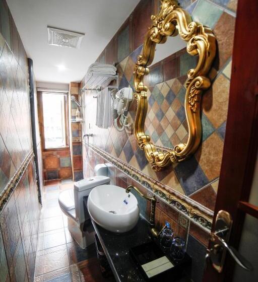 اتاق استاندارد, Flower Time Inn