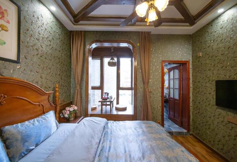 اتاق استاندارد, Flower Time Inn