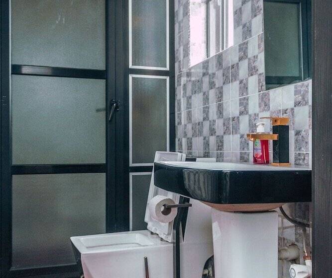 اتاق اجرایی سه نفره, 247 Luxury