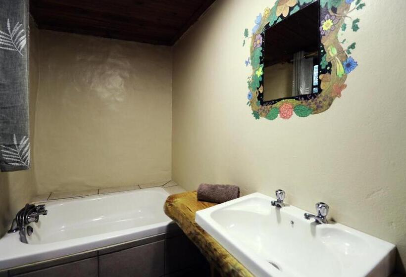 패밀리 스위트, Away With The Fairies Nature Lodge And Backpackers