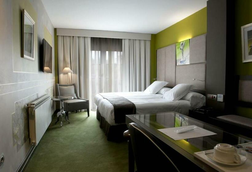 اتاق راحتی, Costa Esmeralda Suites