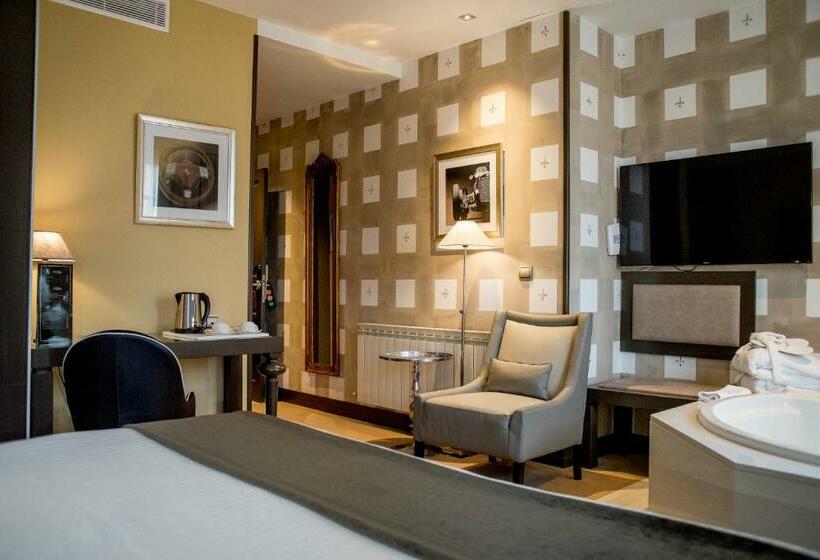 اتاق راحتی, Costa Esmeralda Suites