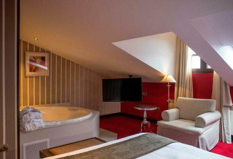 اتاق راحتی, Costa Esmeralda Suites