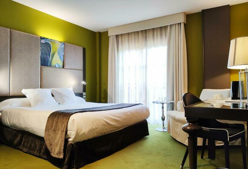 اتاق راحتی سه تخته, Costa Esmeralda Suites