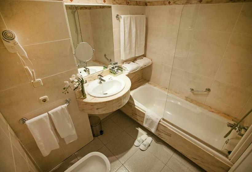 اتاق اساندارد با چشم‌انداز جانبی به دریا, Insotel Hotel Formentera Playa