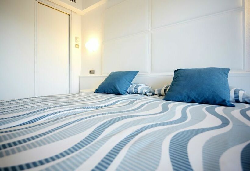 اتاق اساندارد با چشم‌انداز جانبی به دریا, Insotel Hotel Formentera Playa