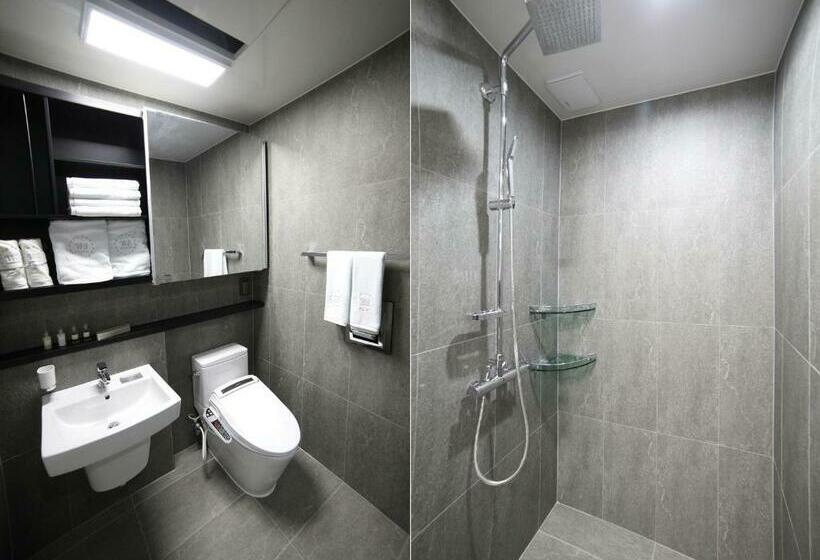 اتاق استاندارد با چشم‌انداز دریا, World State Hotel Sokcho