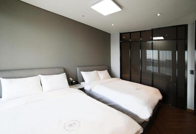 اتاق سه نفره سوپریور با چشم‌انداز دریا, World State Hotel Sokcho
