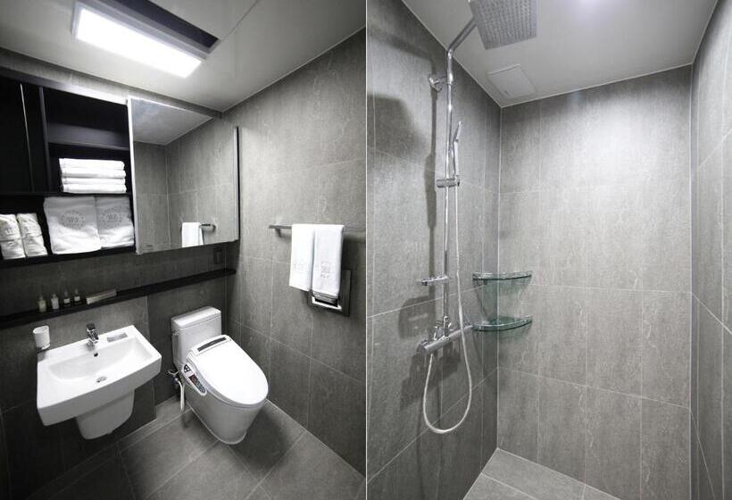 استودیوی استاندارد, World State Hotel Sokcho