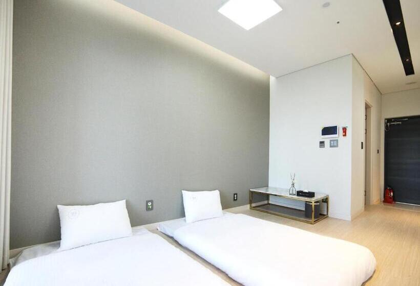 استودیوی استاندارد, World State Hotel Sokcho