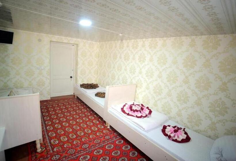 تختخواب در اتاق مشترک, Guest House Dilorom B&b